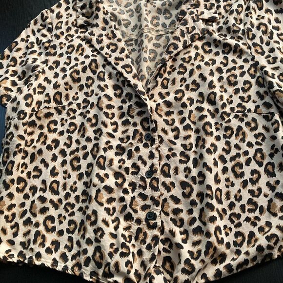H&M  Tie-hem Cheetah print viscose button down  Shirt Size 6 oversized - Picture 3 of 7